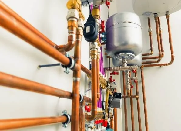 Conduites, circulateurs et composants d’un réseau de chauffage